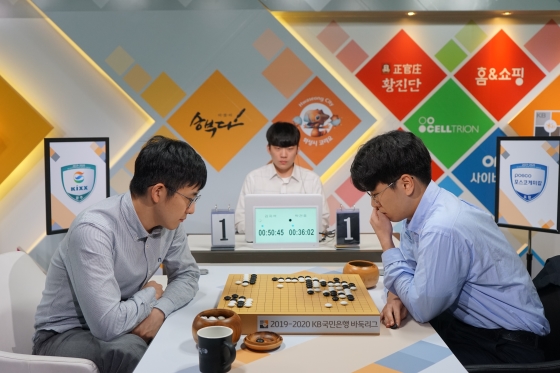 시작부터 이변...44위 박건호, 김지석 잡았다  